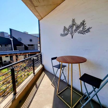 Апартаменты Kaleaba House In Vibey Maboneng Precint Йоханнесбург Экстерьер фото