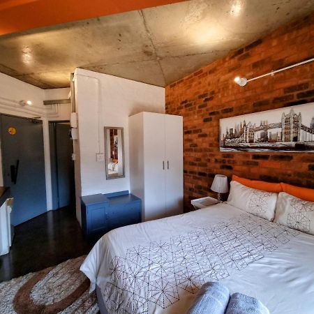 Апартаменты Kaleaba House In Vibey Maboneng Precint Йоханнесбург Экстерьер фото