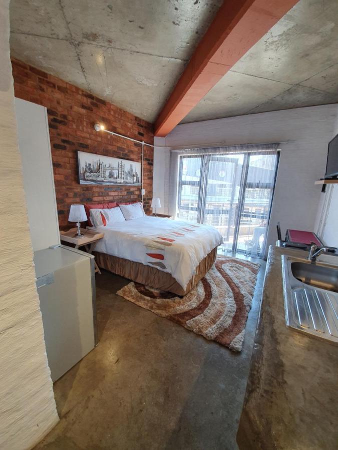 Апартаменты Kaleaba House In Vibey Maboneng Precint Йоханнесбург Экстерьер фото