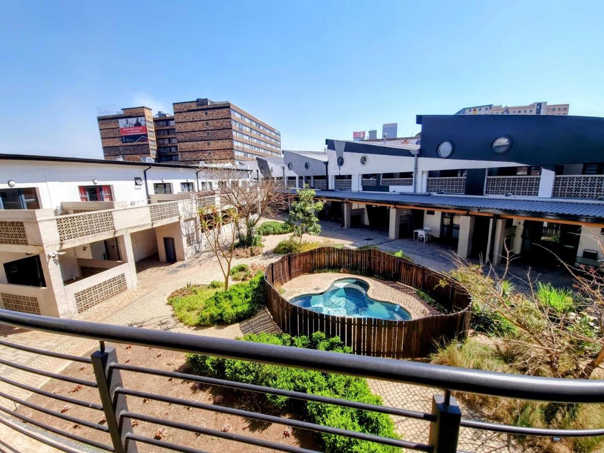 Апартаменты Kaleaba House In Vibey Maboneng Precint Йоханнесбург Экстерьер фото