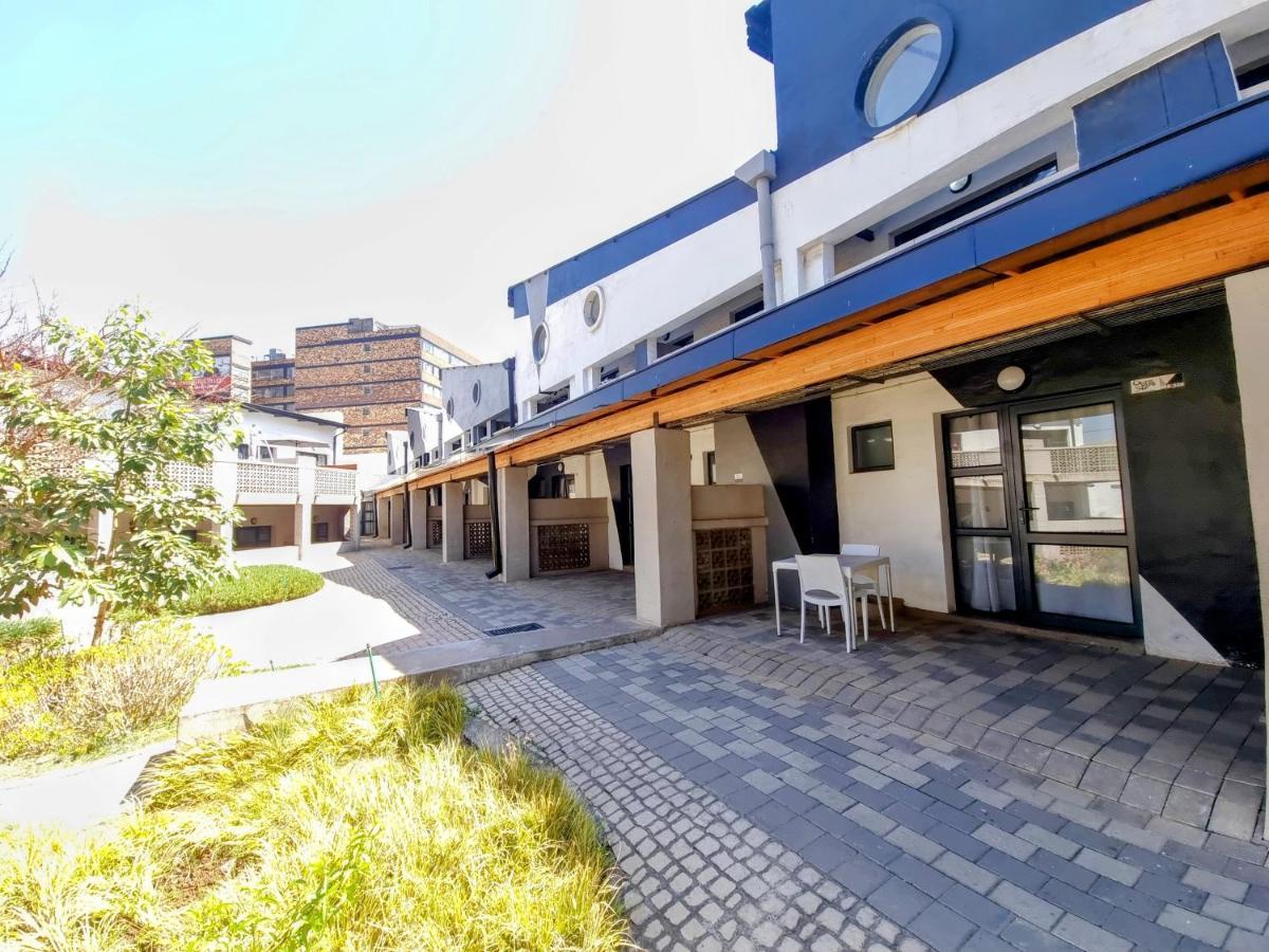 Апартаменты Kaleaba House In Vibey Maboneng Precint Йоханнесбург Экстерьер фото